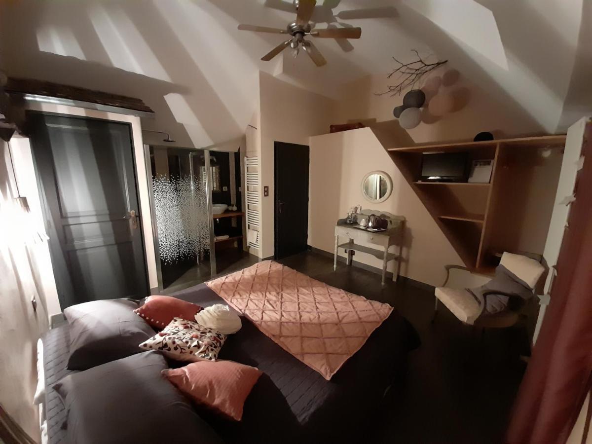 Les Hôtes du Lac, Chambres et tables d'hôtes Mandailles  Extérieur photo