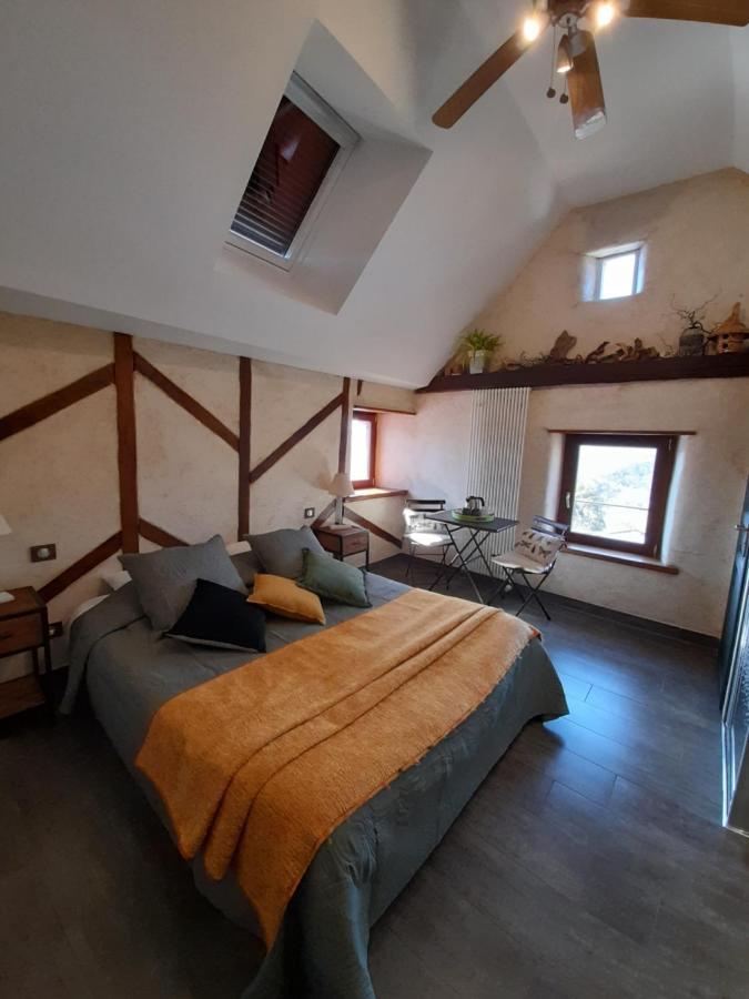 Les Hôtes du Lac, Chambres et tables d'hôtes Mandailles  Extérieur photo