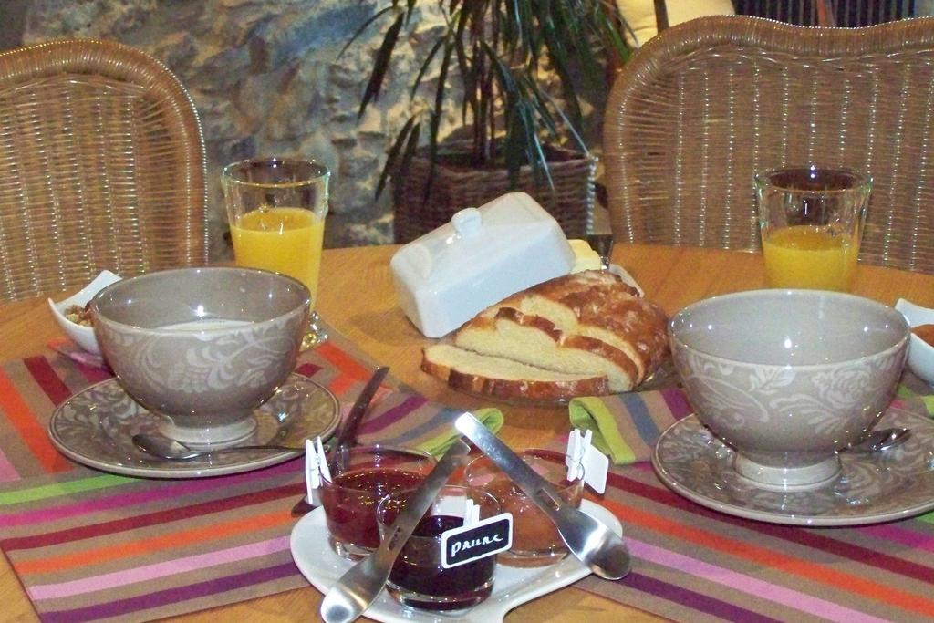 Les Hôtes du Lac, Chambres et tables d'hôtes Mandailles  Extérieur photo