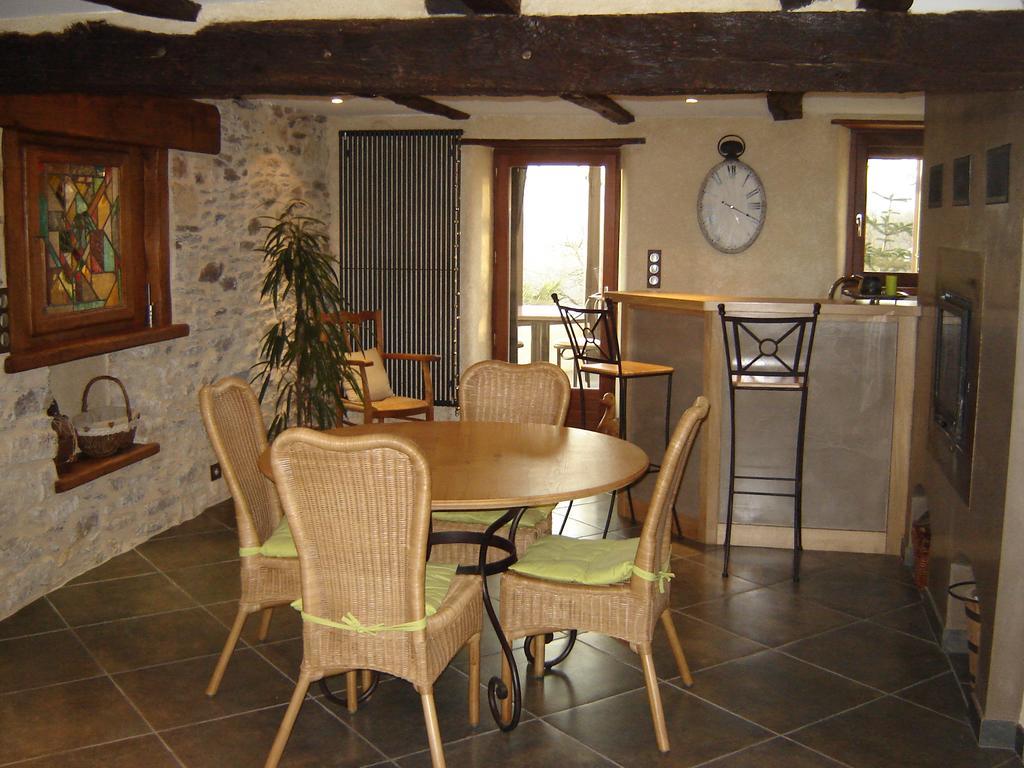 Les Hôtes du Lac, Chambres et tables d'hôtes Mandailles  Extérieur photo