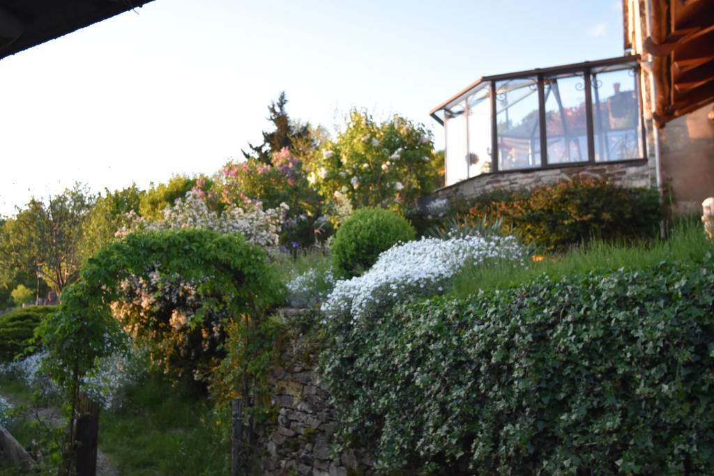 Les Hôtes du Lac, Chambres et tables d'hôtes Mandailles  Extérieur photo
