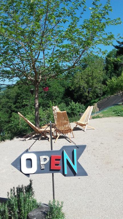 Les Hôtes du Lac, Chambres et tables d'hôtes Mandailles  Extérieur photo