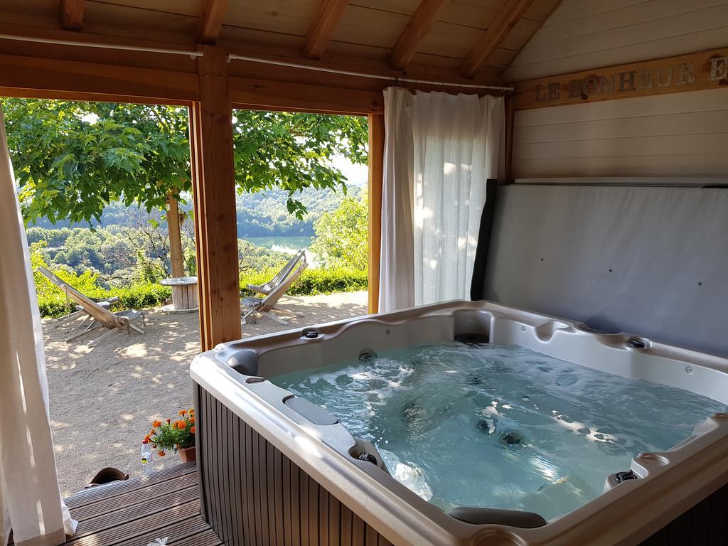 Les Hôtes du Lac, Chambres et tables d'hôtes Mandailles  Extérieur photo