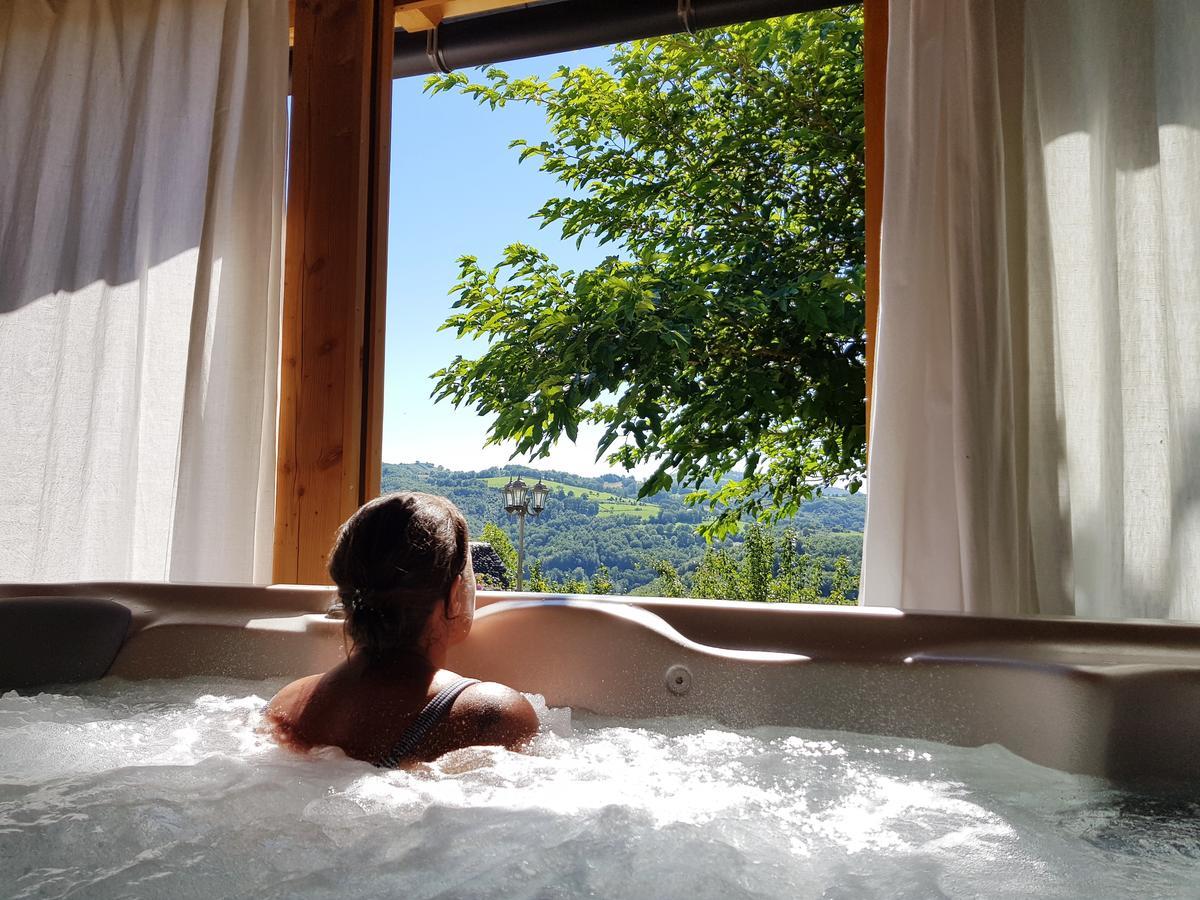 Les Hôtes du Lac, Chambres et tables d'hôtes Mandailles  Extérieur photo