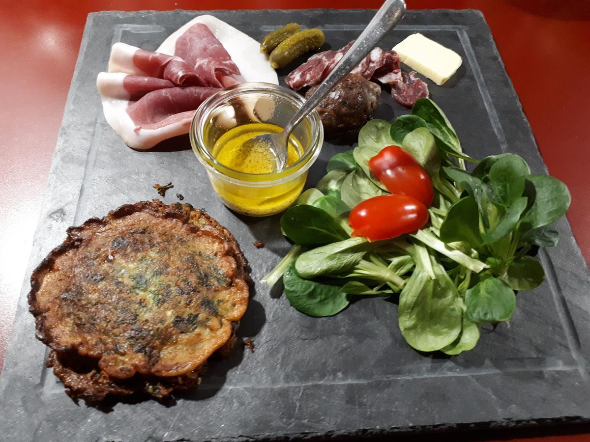 Les Hôtes du Lac, Chambres et tables d'hôtes Mandailles  Extérieur photo