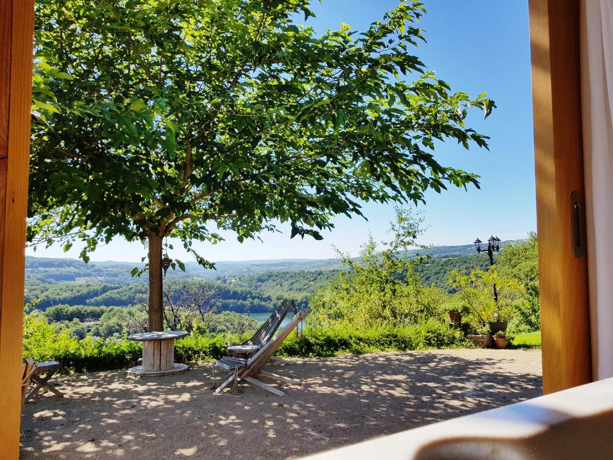 Les Hôtes du Lac, Chambres et tables d'hôtes Mandailles  Extérieur photo